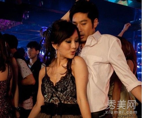 美麗的 CA 已經能夠與本地雞巴進行 29 次中出旅行。飛行後濕絲襪腿和搖晃臀部的性感性愛。森日菜子 森日向子