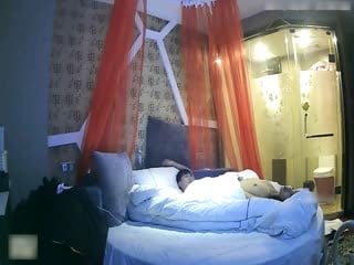 街拍秘影猎艳达人直击苗窕巨乳女业务员办公室激情实录