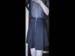 高马尾外围嫩模跪地深喉侍奉 巨根无情抽插淫水四溅