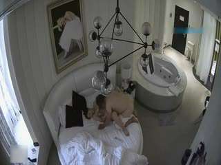 按摩哪有做爱爽 按到一半直接和技师在床上操了起来