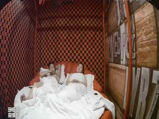 18岁高颜值萝莉校花 刚成年的小妹妹就下海了 直播道具自慰流白浆