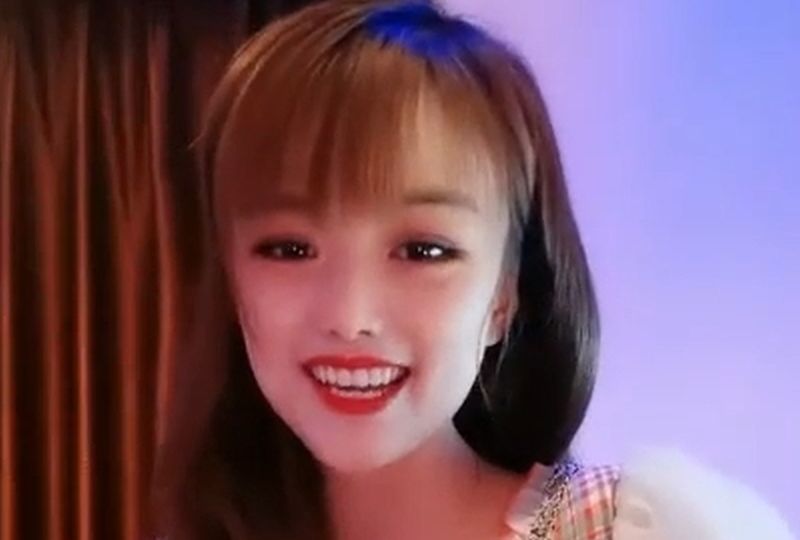 色魔攝影師重金誘惑美女模特打炮一開始不願意 最終經不住誘惑成功開炮