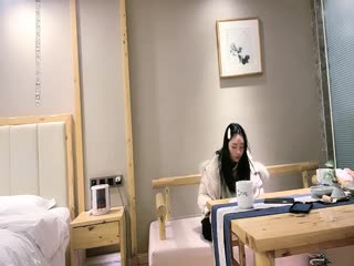 4.2K 1:01:32HD可以喷水的小女人，全程露脸揉着奶子抠着逼，菊花塞跳蛋撅着屁股抠逼，高潮喷水不断精彩又刺激，表情好骚啊