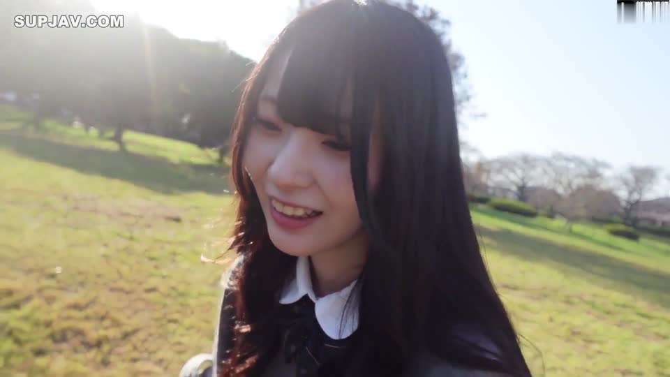 [MP4 1.08G]126酒店偷拍貌似知识分子的年轻情侣长腿大奶女友被男友抬腿看逼后爆日小穴