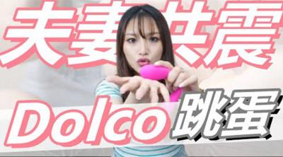 女兒的男友來家探訪、在拿茶出來招待時、看到他正拿著我的內褲聞著自慰中。這姿態讓最近沒做愛的巨乳少妻在走廊下受不了發情。一邊摩擦著濕濡小穴、一邊誘惑著女兒男友。2 SCOP282