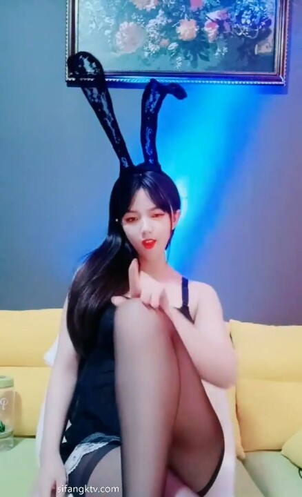 【国产精品】黑椒盖饭终极3P体验极品身材黑丝骚母狗被两根大鸡吧上下齐开轮操精液射满身 [43:01]