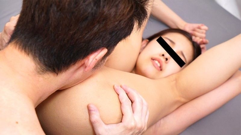 [HD] 326IHD001 路上声掛けからAV撮影！？ 戸惑う美人カフェ店員が快楽堕ちする一部始終