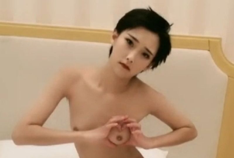 匿名举报遭曝光！J罩杯巨乳OL社内不伦被扒光侵犯，小椋光 EBWH289