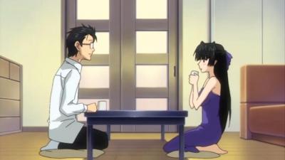 一對夫婦帶著兩個娃，趁兩個娃睡著的空隙，忍不住做愛