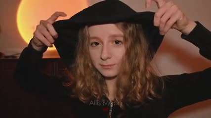 FC2 4835018 [首次拍摄] 她俏皮的外表下隐藏着纯真的反应。敏感的身体、紧致的阴道和亲密的体位三重组合，让她两次达到高潮。