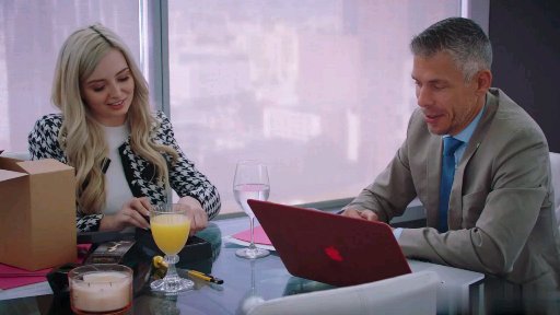 HHH399 如果给天真无邪的母女看大鸡鸡自慰，会变得非常兴奋且情欲上升，最终发展成亲子同时性爱。 素人素人