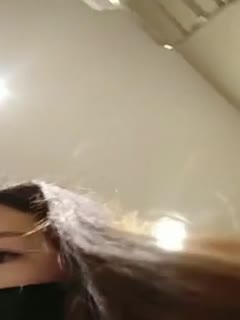 【兄妹乱伦】酒吧里爆操醉酒姐姐，酒劲上头让姐姐喝尿，在带到酒店睡奸肛射