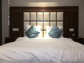 极品白丝中华娘大一学生妹被学长炮到，在酒店各种口完，大力抽插不停，操的尖叫不断，最后直接口爆吞精，真是精彩啊