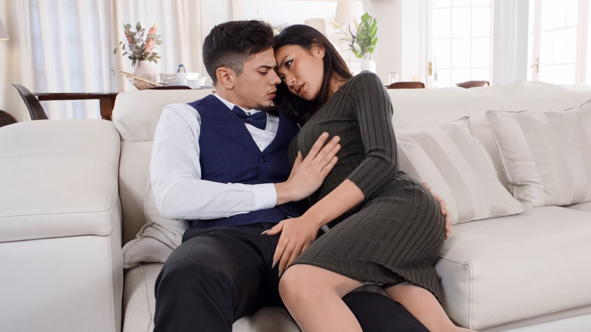 海角社区.剪烂姐姐心爱的打底裤中途做饭强行内射