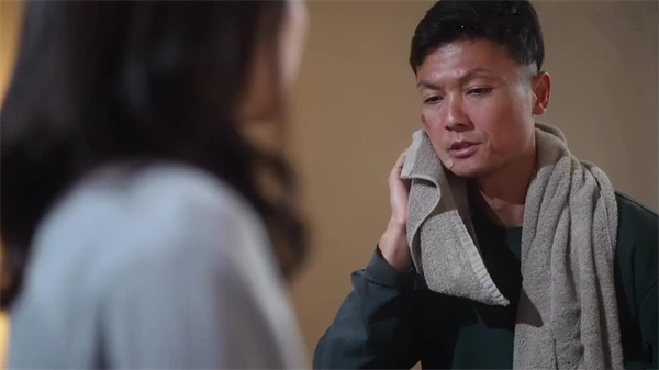 金发美女 Daria Glower (达里亚 格洛尔) 被肛交