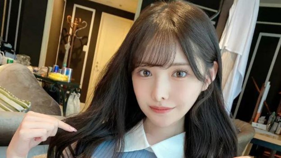 家庭乱伦哥哥无套女上位猛送妹妹嫩穴浪声不断 A片