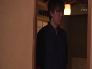 中文HOKS076 密闭空间内的性行为！在浴室里做！