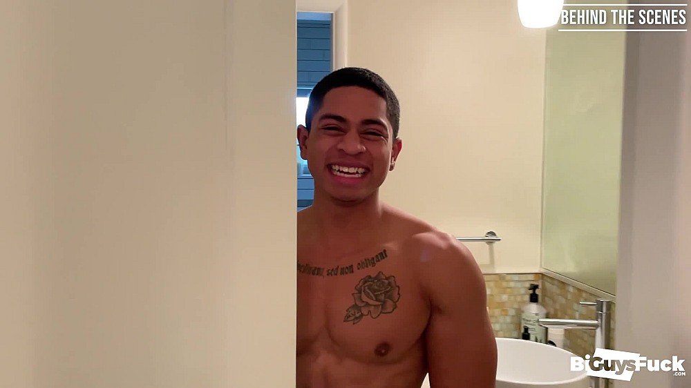 FC2PPV4845948未删减 限量价格超级可爱的真实角色扮演者，这位婆大人真的要高潮了！一位拥有性感身体的女神被深深冲刺入阴道，拍摄了一场巨大的内射！