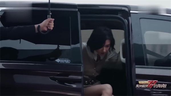 好家伙，就不怕自己女儿听出来不对劲啊！