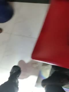 骚逼露着两个大奶子大爷都看磕巴了