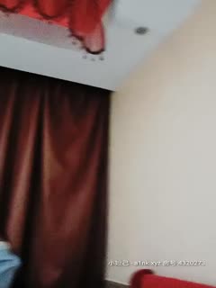 英文字幕 SW554 当我丈夫躺在拥挤的公交车上时，我用臀部顶住胯部，抓住挺立的脸颊，绝不放开！我和一个激动的妻子一起坐进了后座。