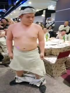 HUNTC375 这是霸凌吧？是你逼我说这些的，对吧？我会帮你的。 霸凌者命令我让一个女同学 给我看看你的内裤 。无码