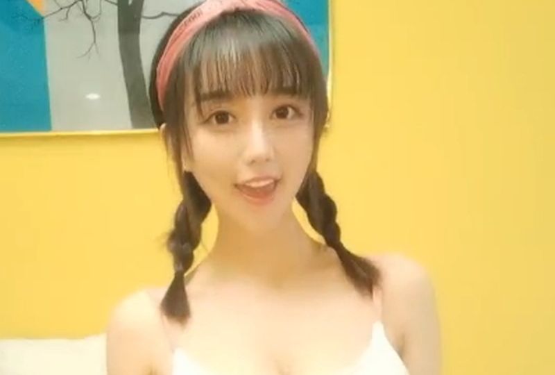 炮友穿上了情趣内衣，就這樣和單男纏綿了一晚上