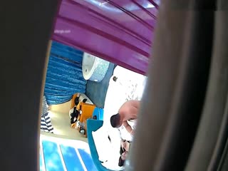 浙江某小区窗前上演火辣皮影戏 各种动作变换不断 可以想象激烈程度有多高啊！