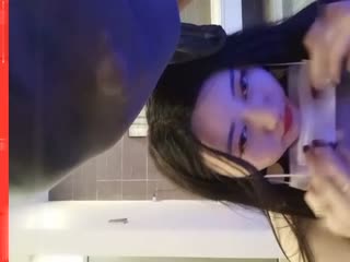 JUQ042 中文字幕 就这样说着甜言蜜语，我沉溺和人妻足不出户SEX之中直到大学延毕 。 随着甘甜呢喃、我直到大学留级、沉溺在与人妻窝在家做爱 。 小松杏