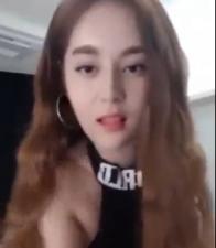 露臉無套操陪玩妹妹內射，奶子是真的大，神仙身材