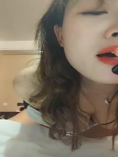 249 7:20HD【kitty】推特大奶网黄女神付费作品，夏天要来了玩水水，泳池坏坏跟湿湿的淫水混合