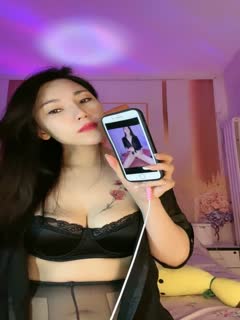 有一天，我目睹了父母之间扭曲的主仆关系。午夜时分，父子俩被变身淫荡荡妇的母亲控制射精 水野优香