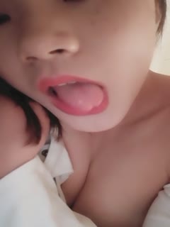 相泽美优与游泳社仍有晒伤痕迹的表弟同处一室